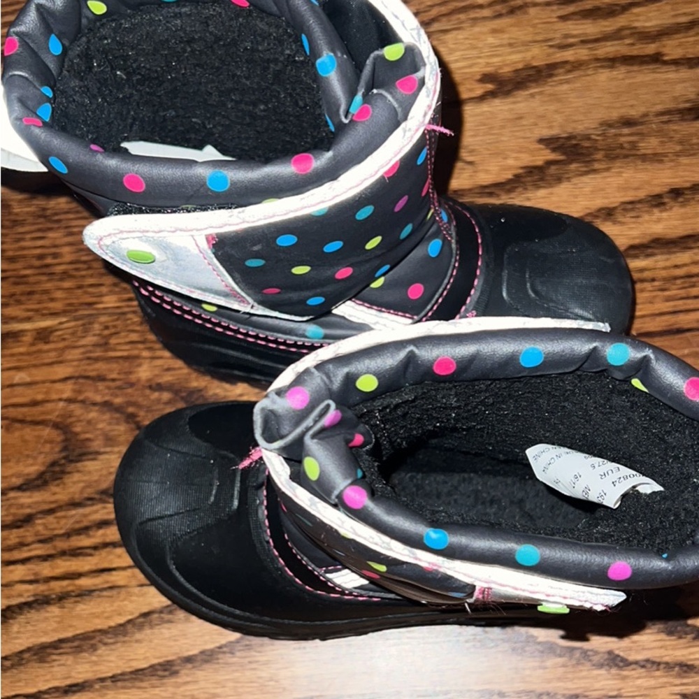 Snow boots